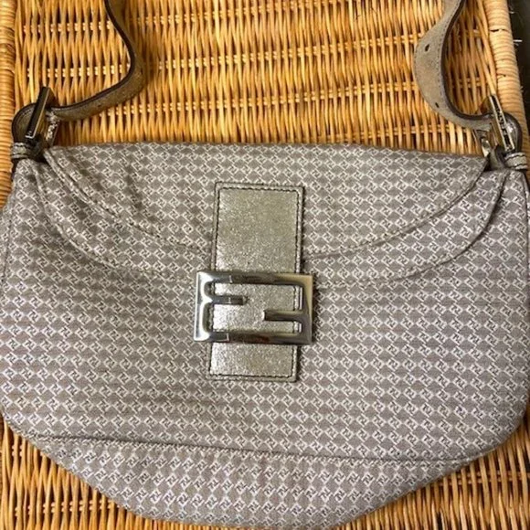 【FENDI】★Vintage★MAMMA ZUCCHINO ショルダーバッグ Vintage Fendi Mamma Baguette - Black Zucchino Canvas – The Hosta
